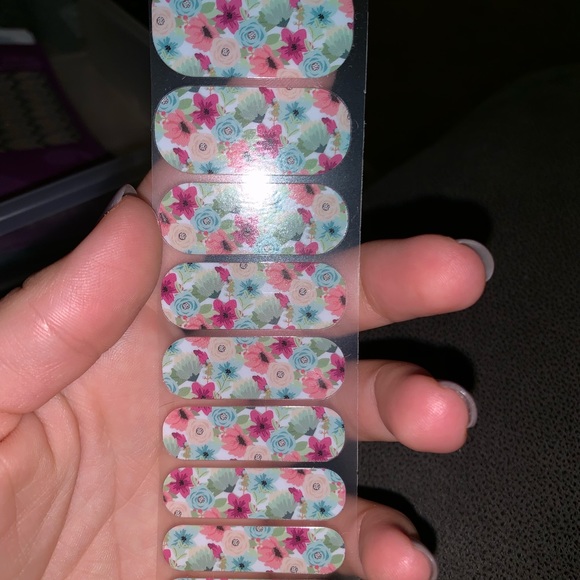 Partial jamberry nail wrap - Picture 7 of 8